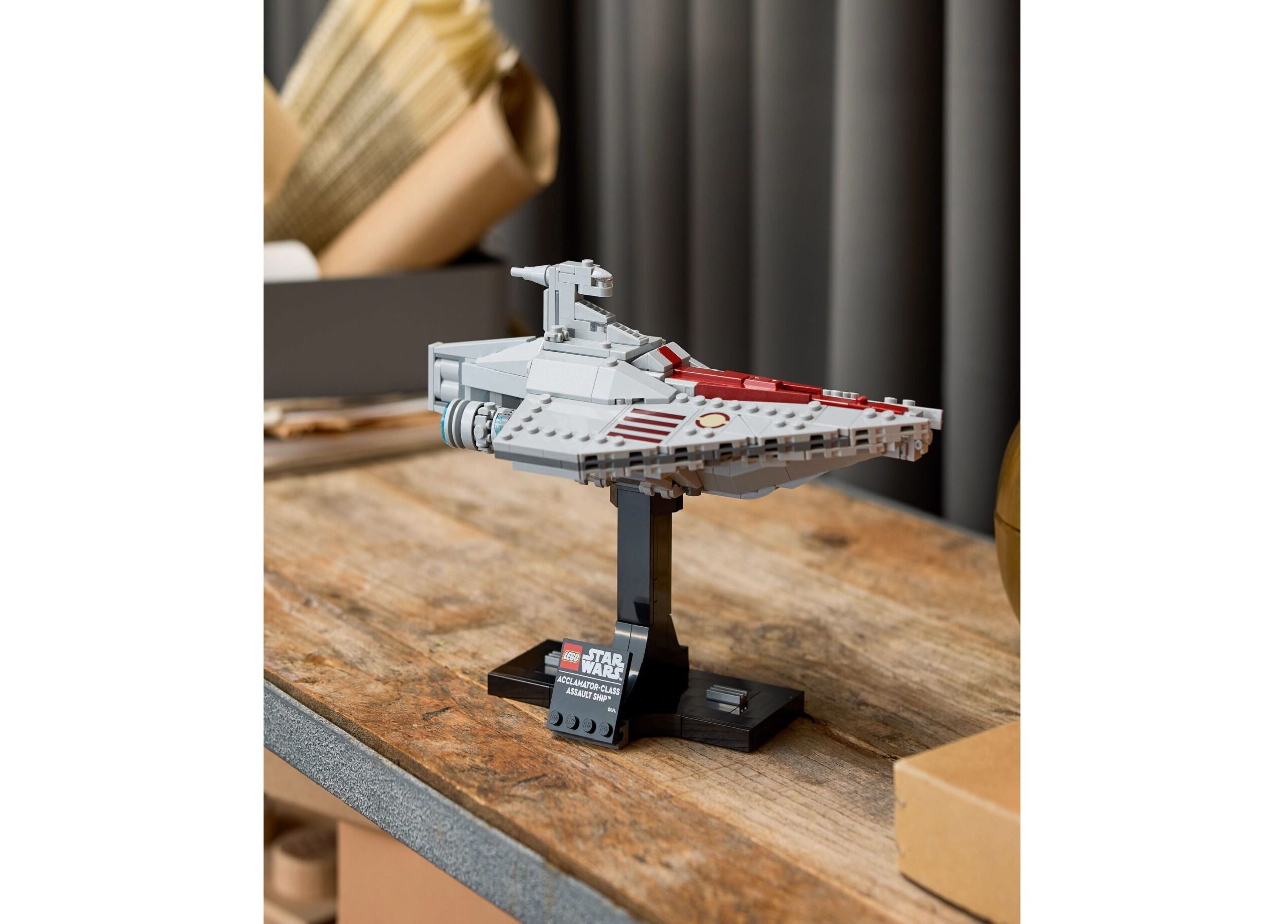LEGO Star Wars Acclamator-Class Assault Ship Model 75404, 450-Piece Set - Image 6