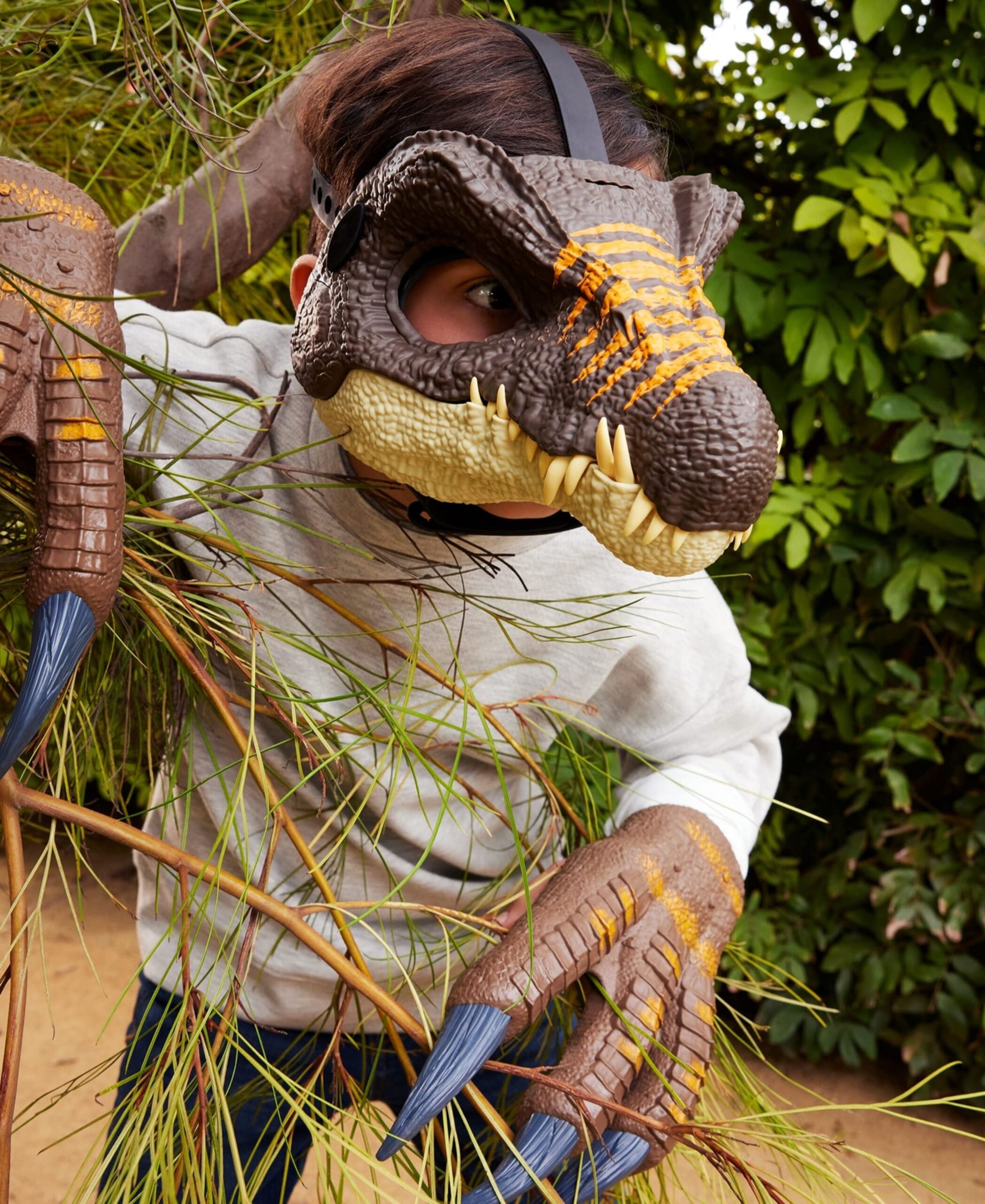 Jurassic World Rebirth Spinosaurus Battle Claws - Dinosaur Role Play Handwear - Image 3