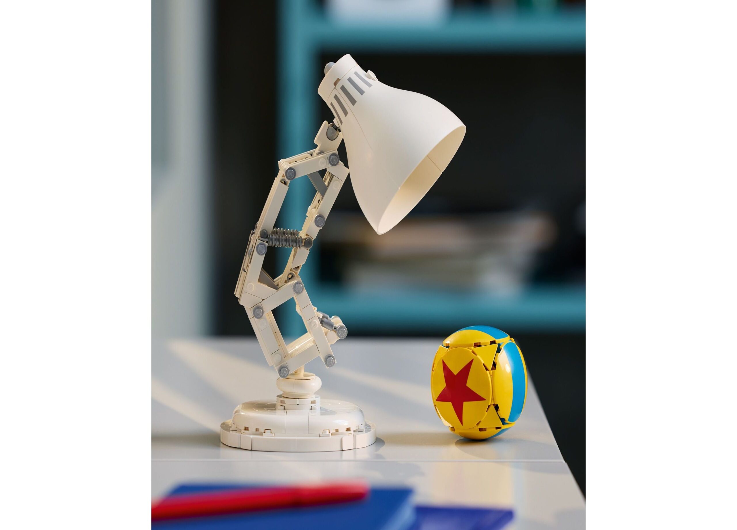 LEGO Ideas Disney Pixar Luxo Jr. Articulated Lamp Set - 613 Pieces - Image 5
