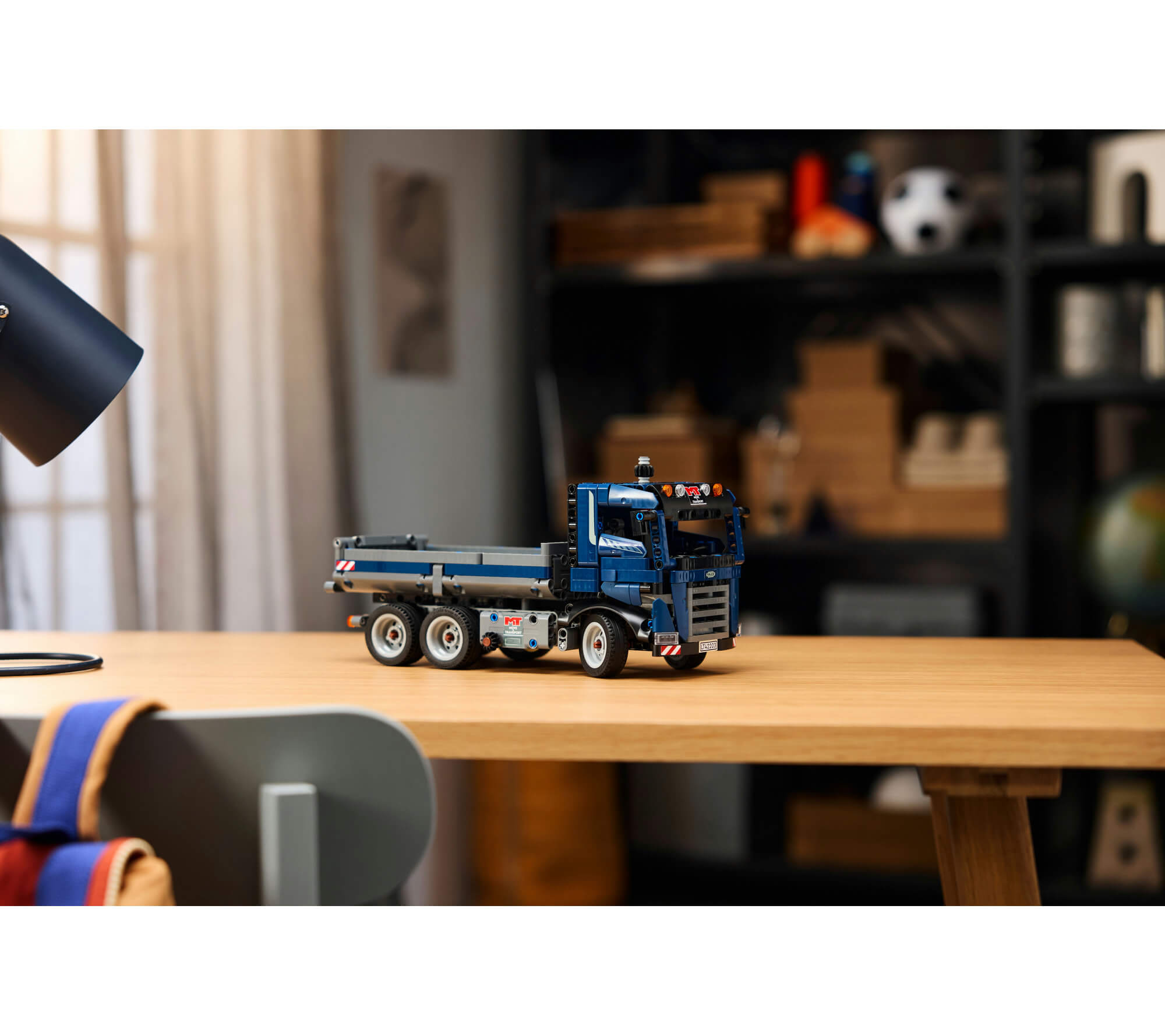 LEGO Technic 462-Piece Tipping Dump Truck Toy - Blue - Image 4
