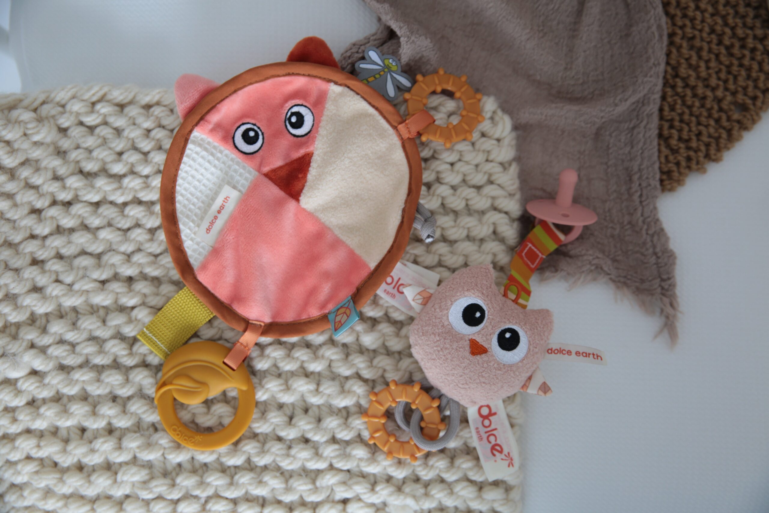 Dolce Plush Fiona Fox & Ollie Owl Comforter and Pacifier Holder Set - Image 2
