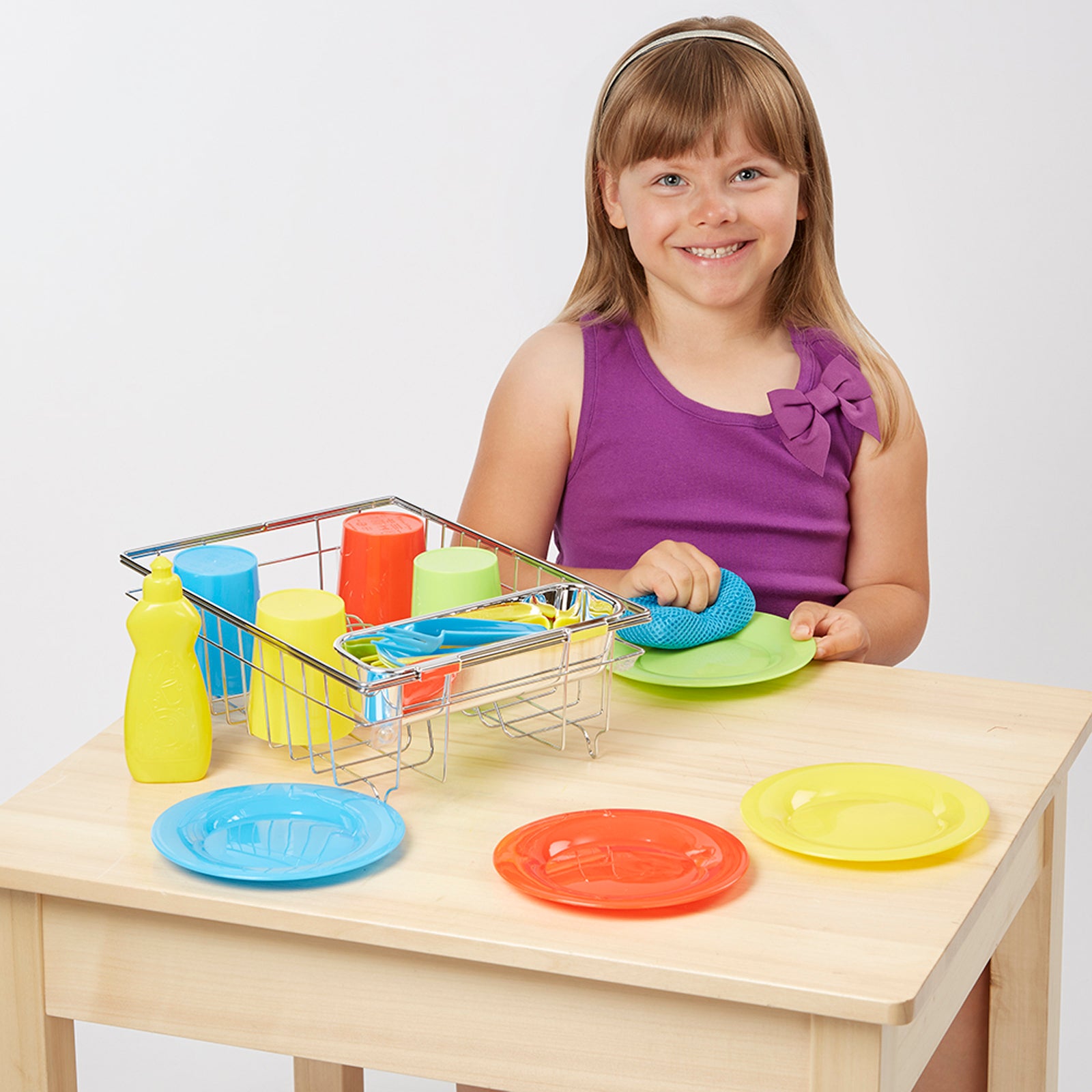 Melissa & Doug 24-Piece Let's Play House! Dishwashing Playset - Image 3